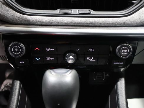 Used 2022 Jeep Compass Latitude image 32