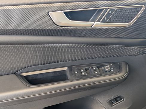 Used 2024 Volkswagen Atlas Cross Sport SEL R-Line image 16