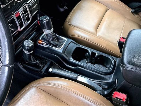 Used 2021 Jeep Gladiator Overland AWD/4WD image 17
