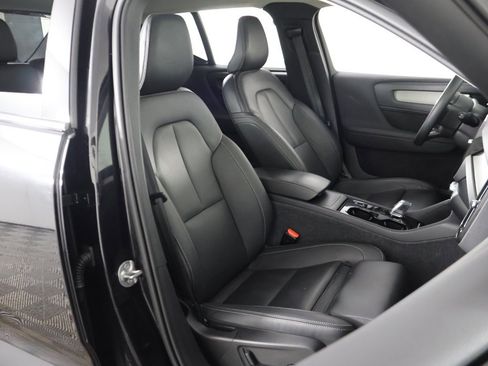 Used 2024 Volvo XC40 B5 Plus image 32