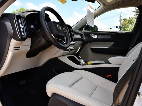 Used 2026 Volvo XC40 B5 Plus AWD/4WD image 14