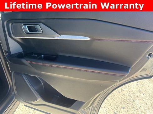 Used 2025 Ford Explorer ST-Line w/ ST-Line Street Pack image 24