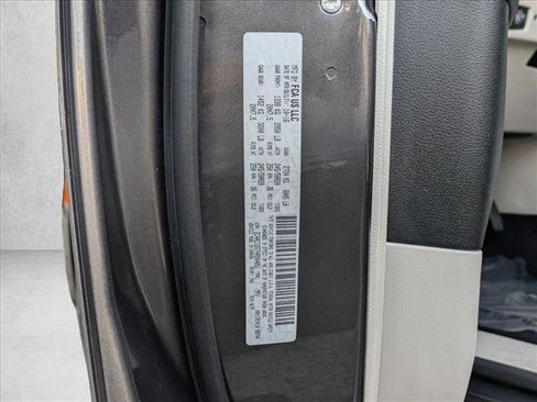 Used 2017 Chrysler Pacifica Limited w/ UConnect Theater Package image 24