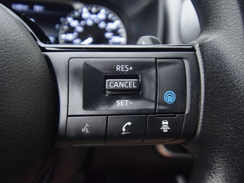 Used 2023 Nissan Rogue SV AWD/4WD image 35