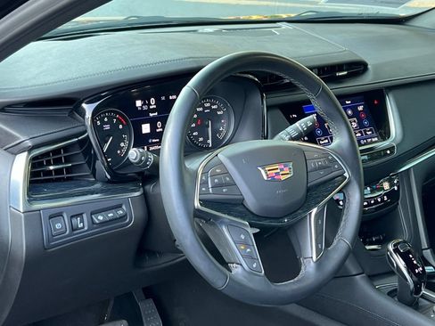 Used 2025 Cadillac XT5 Premium Luxury w/ LPO, ONYX Package FWD image 9