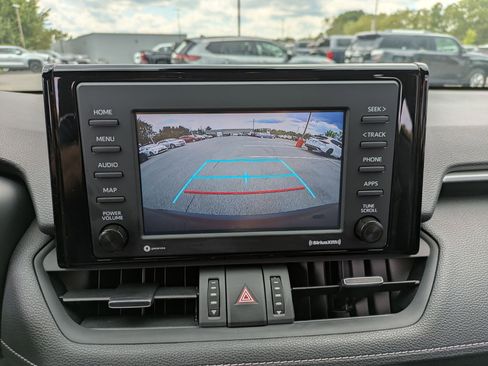 Used 2022 Toyota RAV4 XLE Premium image 14