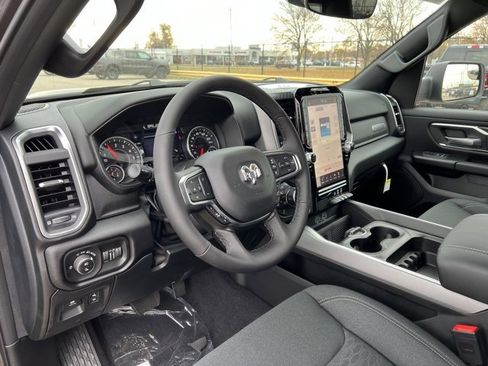 New 2026 RAM 1500 4x4 Crew Cab image 9