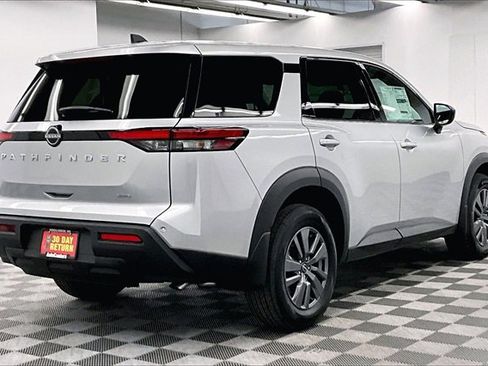 New 2025 Nissan Pathfinder S image 16