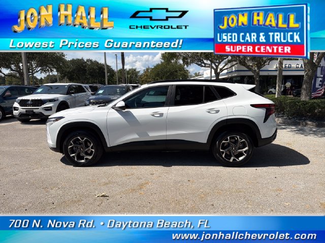 Used 2025 Chevrolet Trax LT w/ Driver Confidence Package FWD image 3