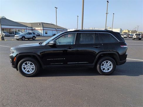 Used 2022 Jeep Grand Cherokee Laredo w/ Luxury Tech Group I image 4