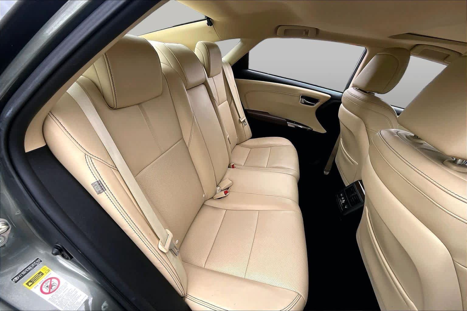 Used 2014 Toyota Avalon Limited FWD image 21