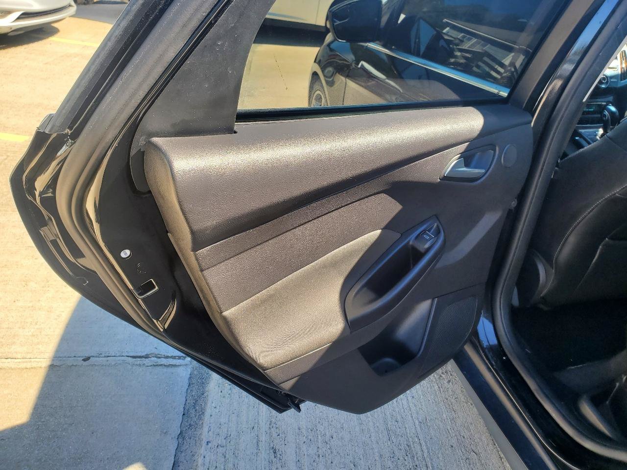Used 2014 Ford Focus Titanium FWD image 14