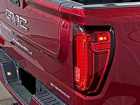 Used 2024 GMC Sierra 1500 Denali w/ Technology Package AWD/4WD image 9