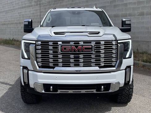 Used 2024 GMC Sierra 3500 Denali w/ Denali Reserve Package AWD/4WD image 2