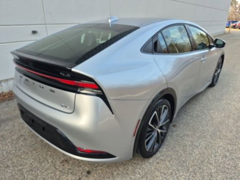 Used 2024 Toyota Prius XLE image 6