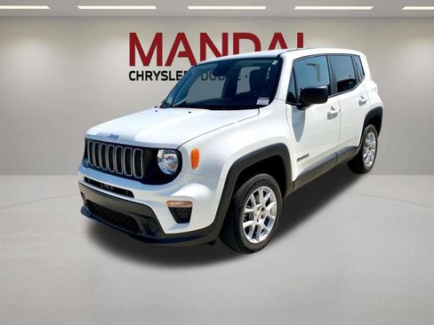 Used 2023 Jeep Renegade Latitude AWD/4WD image 2