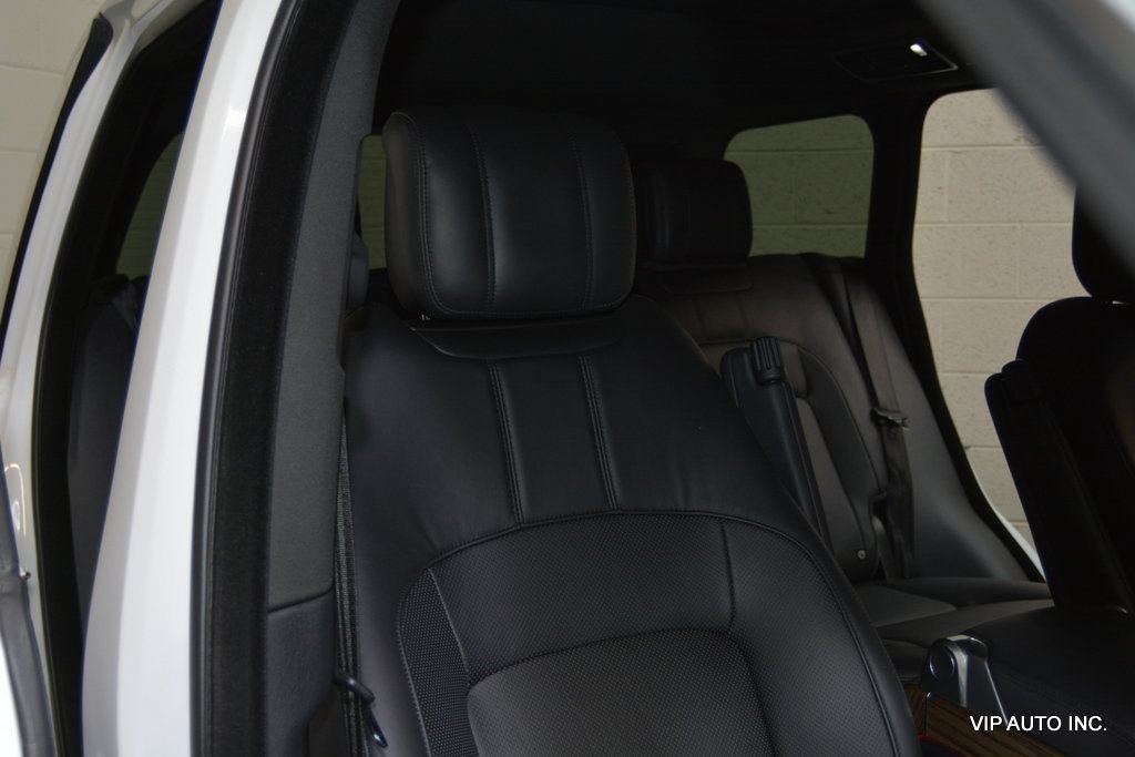 Used 2018 Land Rover Range Rover HSE AWD/4WD image 16