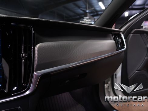 Used 2019 Volvo V90 T5 R-Design image 38
