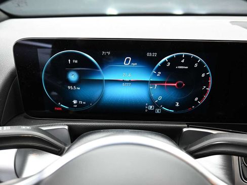 Used 2022 Mercedes-Benz GLB 250 image 10