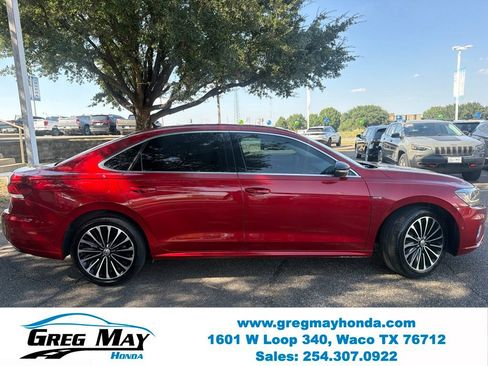 Used 2022 Volkswagen Passat 2.0T FWD image 2