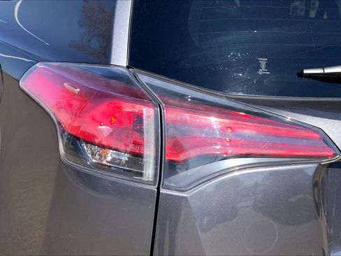 Used 2018 Toyota RAV4 XLE image 29