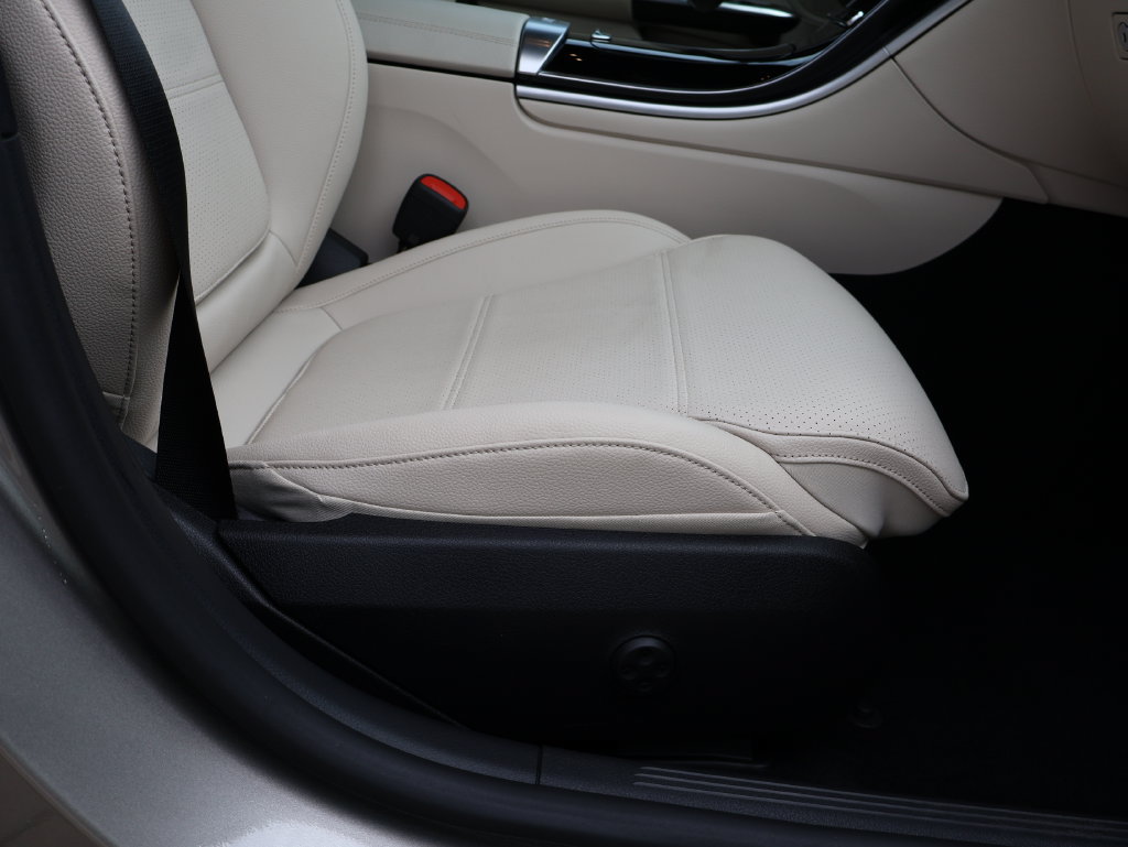 Certified 2023 Mercedes-Benz C 300 4MATIC Sedan image 32