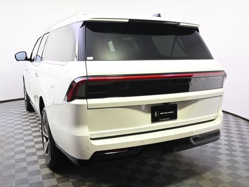 New 2026 Lincoln Navigator L Black Label AWD/4WD image 4