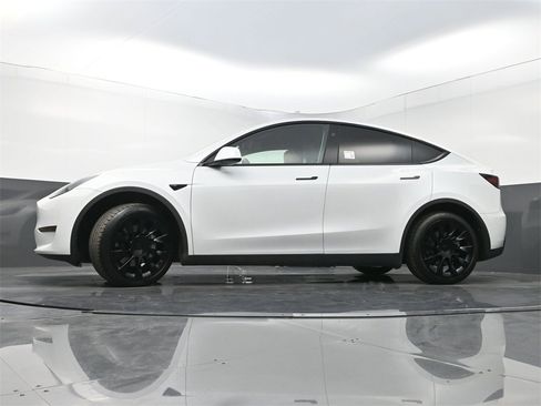 Used 2024 Tesla Model Y Long Range image 26