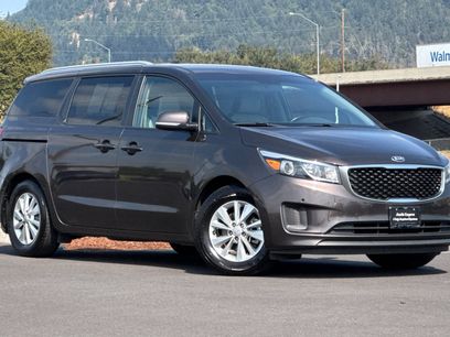 Used 2017 Kia Sedona LX w/ LX Essentials Premium Package