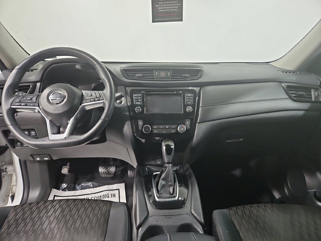 Used 2017 Nissan Rogue SV AWD/4WD image 18