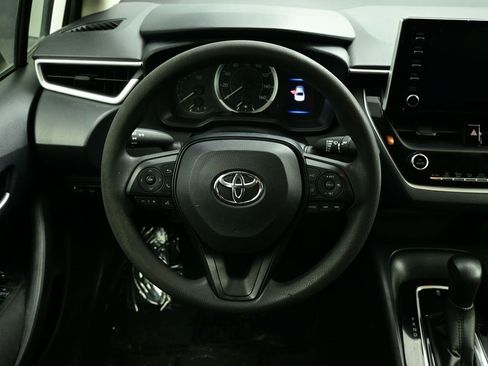 Used 2020 Toyota Corolla LE image 3