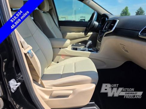 Used 2019 Jeep Grand Cherokee Laredo RWD image 28