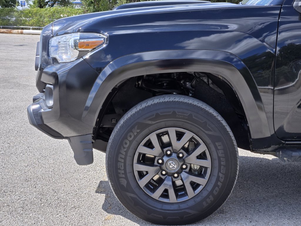 Used 2022 Toyota Tacoma SR5 w/ Technology Package RWD image 8