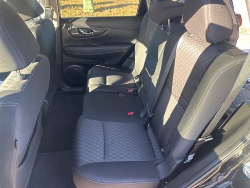 Used 2018 Nissan Rogue SV w/ Premium Package image 6