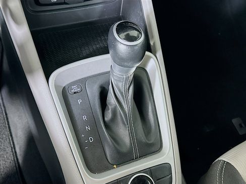 Used 2023 Hyundai Venue SEL w/ Cargo Package image 24