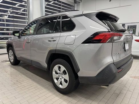 Used 2021 Toyota RAV4 LE image 5