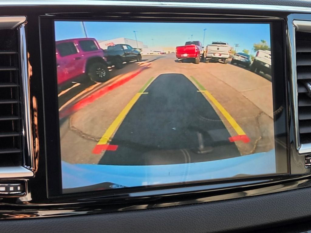 Used 2024 Chrysler Pacifica Touring-L FWD image 30