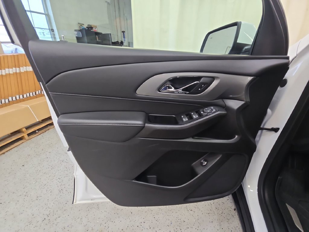 Certified 2024 Chevrolet Traverse LT FWD image 30