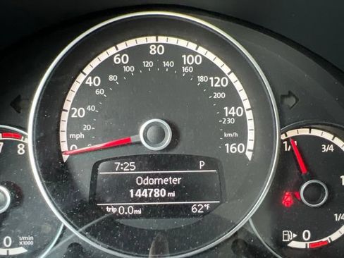 Used 2014 Volkswagen Beetle R-Line FWD image 15