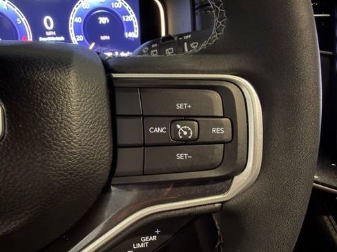 Used 2024 Jeep Wagoneer 4WD image 38