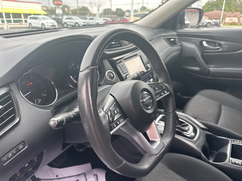 Used 2017 Nissan Rogue SV w/ SV Premium Package AWD/4WD image 26