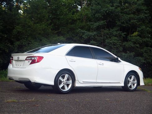 Used 2013 Toyota Camry SE FWD image 4