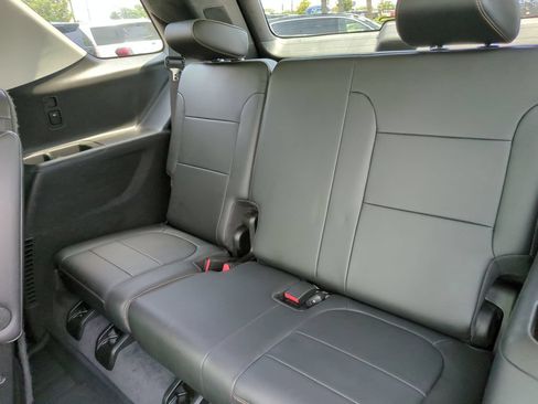 Used 2020 Chevrolet Traverse RS AWD/4WD image 23