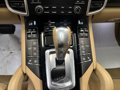 Used 2017 Porsche Cayenne Platinum Edition image 22