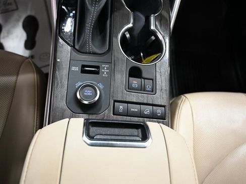 Used 2022 Toyota Highlander Platinum image 21