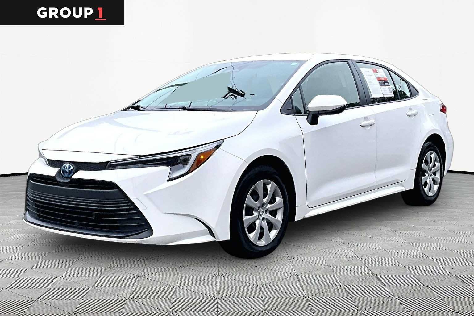 Used 2025 Toyota Corolla LE FWD image 1