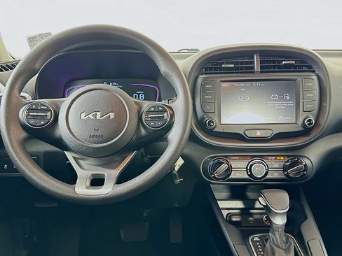 Used 2025 Kia Soul LX w/ LX Technology Package FWD image 18