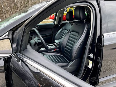 Used 2023 Ford Edge SEL image 9