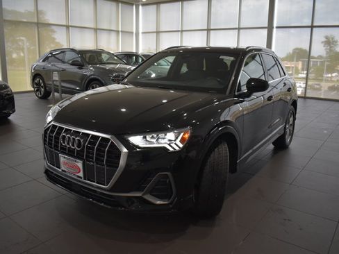 Used 2023 Audi Q3 2.0T Premium Plus w/ Premium Plus Package AWD/4WD image 3