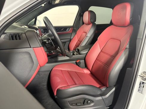 Used 2024 Porsche Cayenne Turbo AWD/4WD image 13